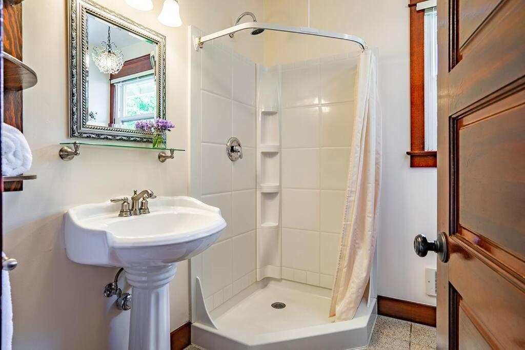 Charming In Capitol Hill - Foxglove Rm 2 Holiday home